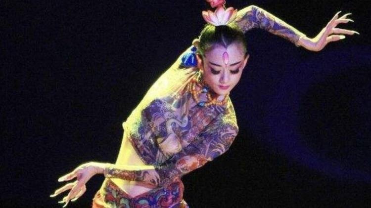前黑涩会美眉丫头的逆袭人生：从一个月花不到5百块到月入百万黑涩会