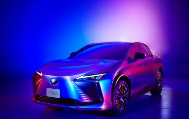 LEXUS RZ450e预告图 F1同款方向盘 500km续航