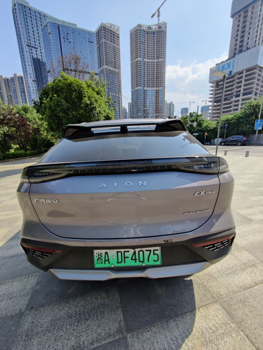三四十万买高端纯电动SUV,蔚来ES6与AION LX PLUS该选谁