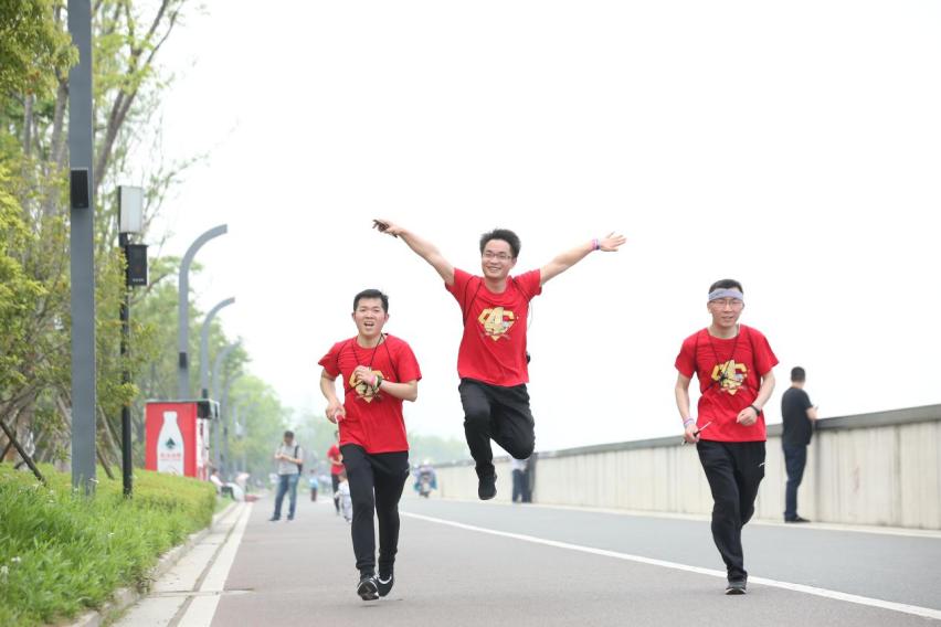 金固股份旗下汽车超人四周年：全员做公益 “FUN肆”为爱跑