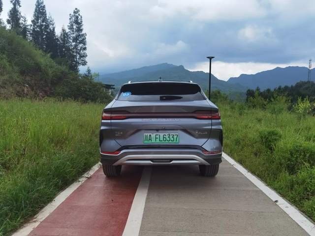 瓦屋山试驾：都是出来“混”的，凭啥宋PLUS冠军版卖爆了？