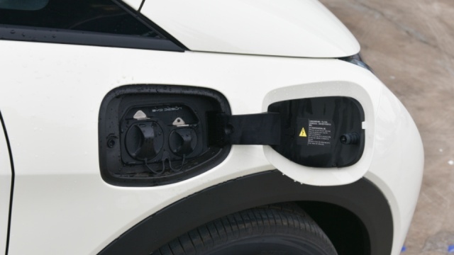 比亚迪海豚凭啥月销破2万？养车3毛/公里，是不是同价位最省钱