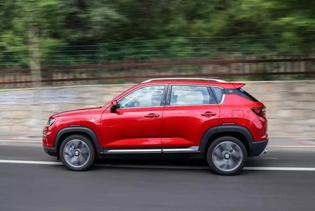 1.4T-CS35PLUS:外观内饰有微调，7速DCT变速箱