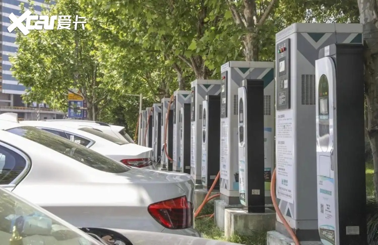 续航100公里成底线,增程车的“大电池时代”正式开启?