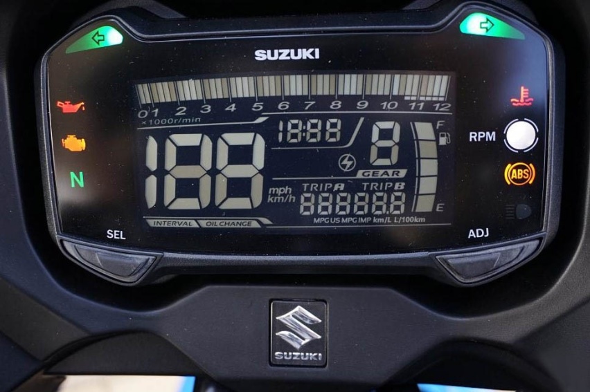 国内最畅销的250“跑车” 铃木GSX-250R实拍解析