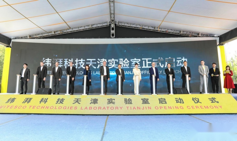 全新奔驰E级已经发布；全新宝马5系下月登场