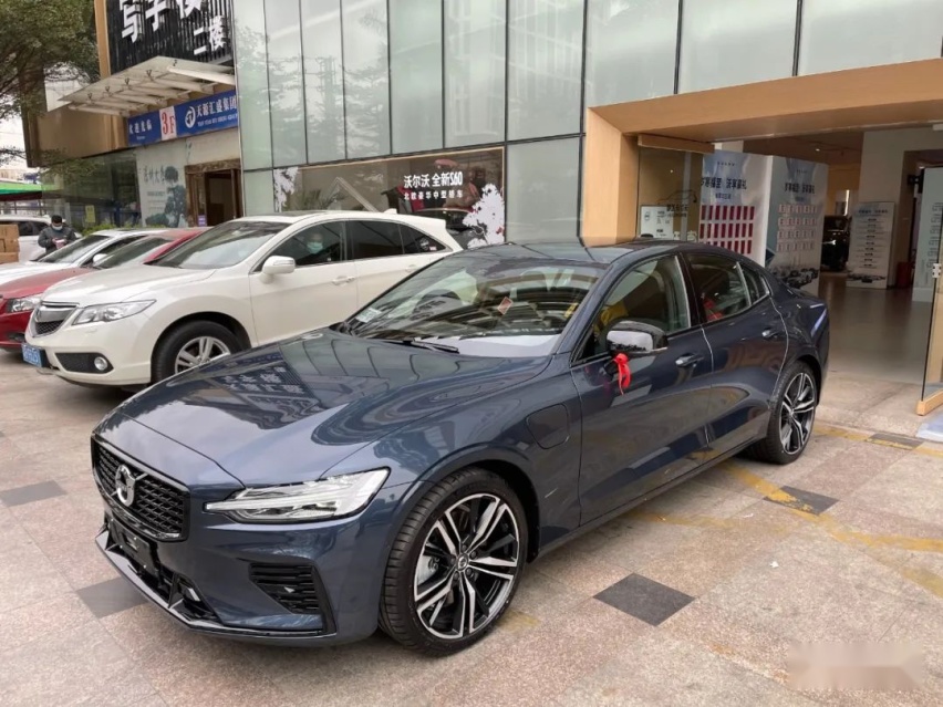 外表简约素雅的沃尔沃S60 T8，改装路上花了不少心思