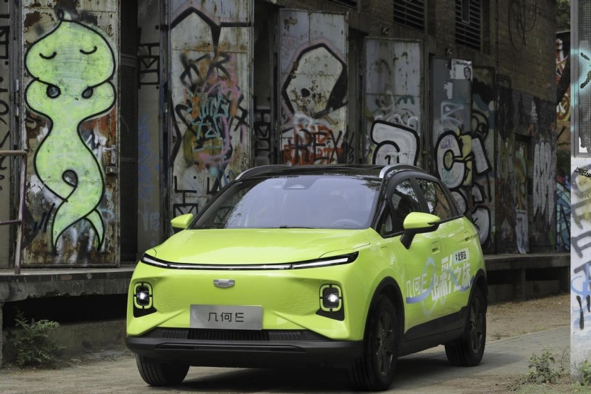 8.68万起，续航超400km，几何E的长相你能接受吗？