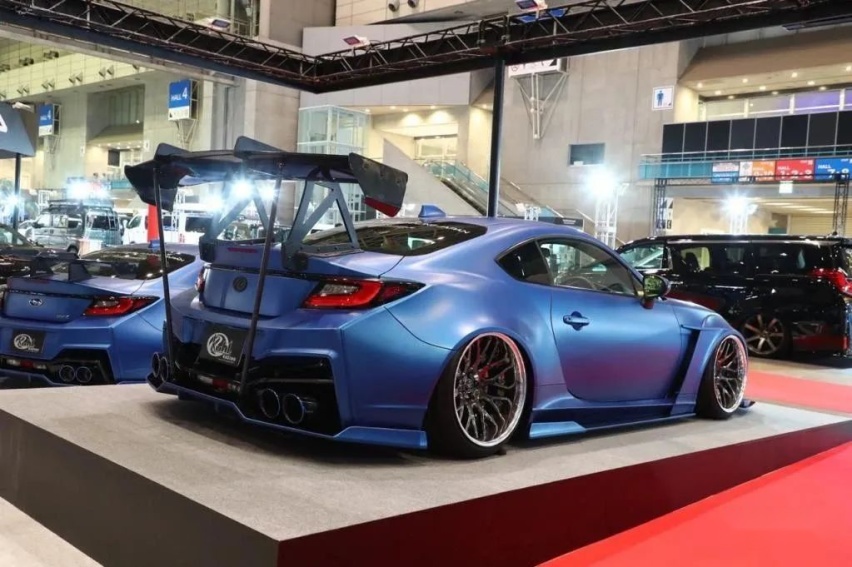 KUHL改装宽体GR86/BRZ，风格神似2000年初的《极品飞车》