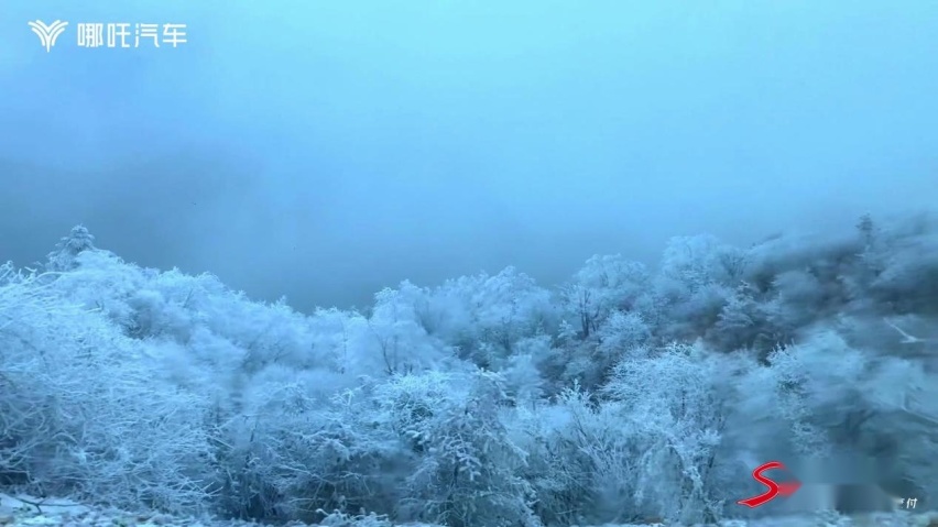 见证成都首批哪吒S用户提车：开最美的车，看最美的景
