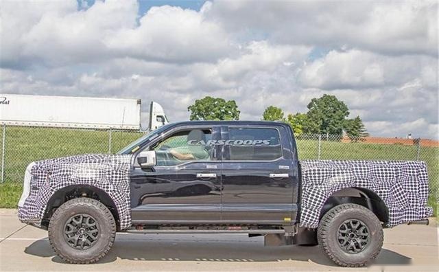 采用全新悬挂 2021款福特F-150猛禽路试谍照曝光