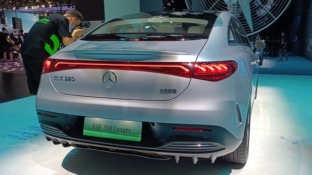 成都车展评测： 6.7秒破百不如20万国产，奔驰EQE为何值50万？
