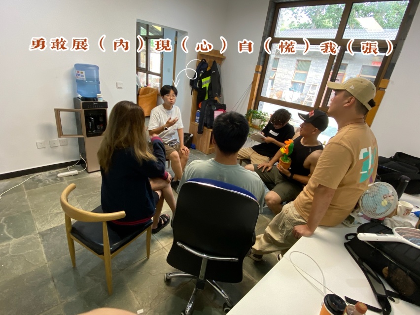 00后入职逗斗车，面试差点把车开进局子里