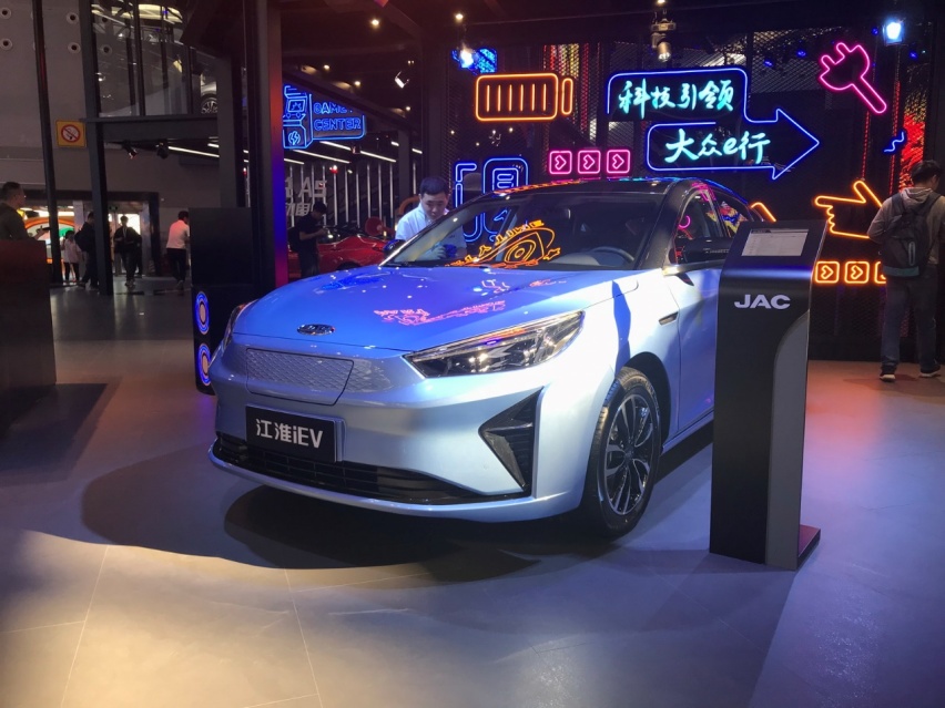 广州车展热门轿车盘点：新款奥迪A4领衔，都这么好看要怎么选！
