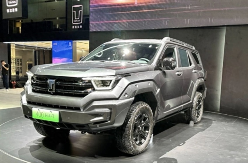 又帅又能打的中大型越野SUV 坦克400 Hi4-T预售价28.5万元