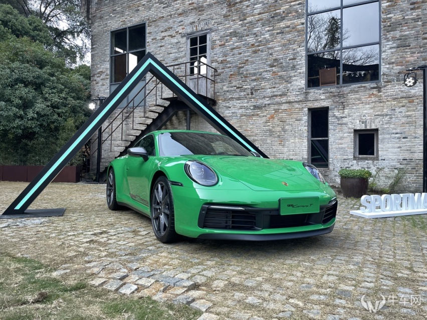 实拍：能越野的双门跑车，保时捷911 Dakar中国首发