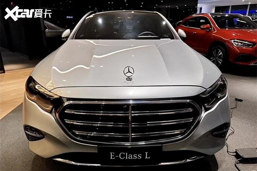 相对于奥迪a6l,是宝马5系来说,奢侈,豪华就是奔驰e级的代名词,也正是