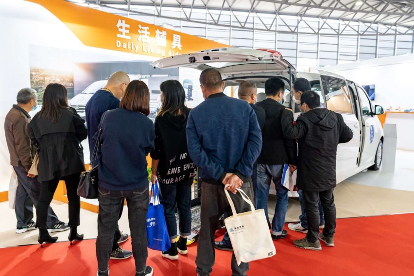 助力养老服务产业发展，这款福祉车简直是老年人福音