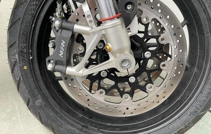 嘉爵致敬CB650R打造800cc四缸街车