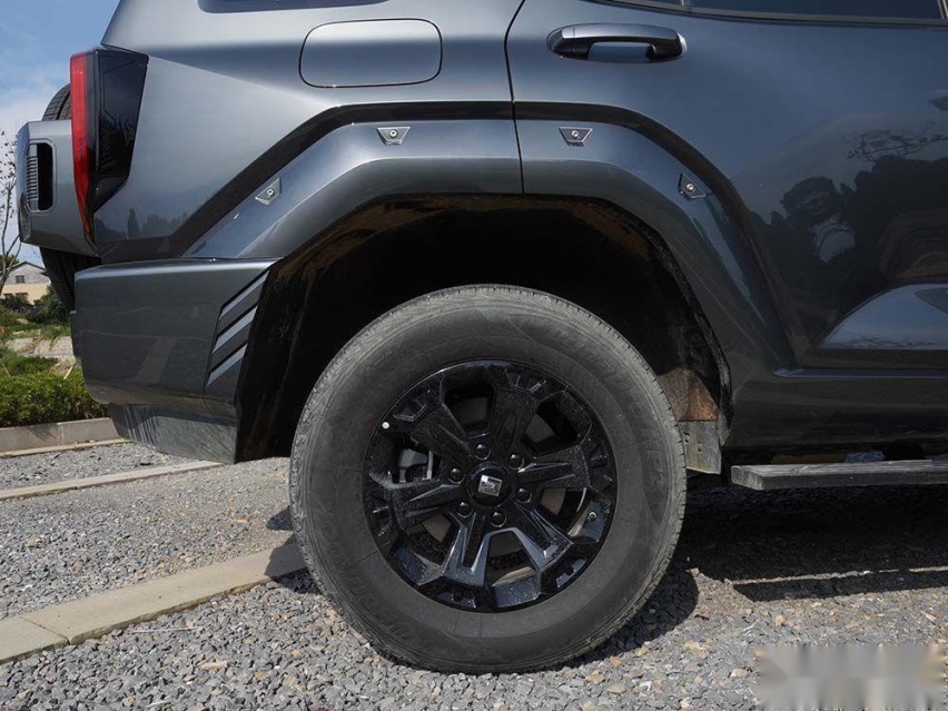 买自主硬派SUV，选坦克400 Hi4-T还是方程豹豹5？