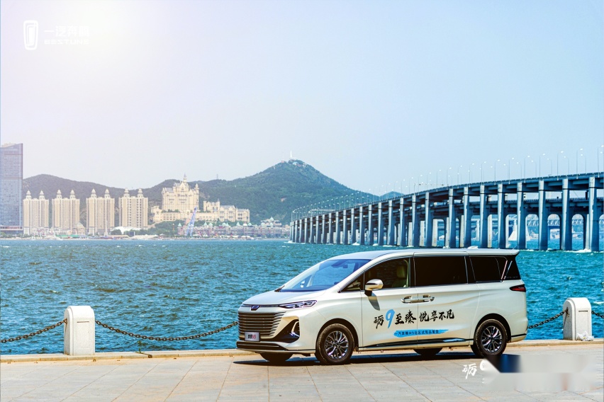 高颜值大空间 2.0T爱信8AT 自主MPV一汽奔腾M9详解