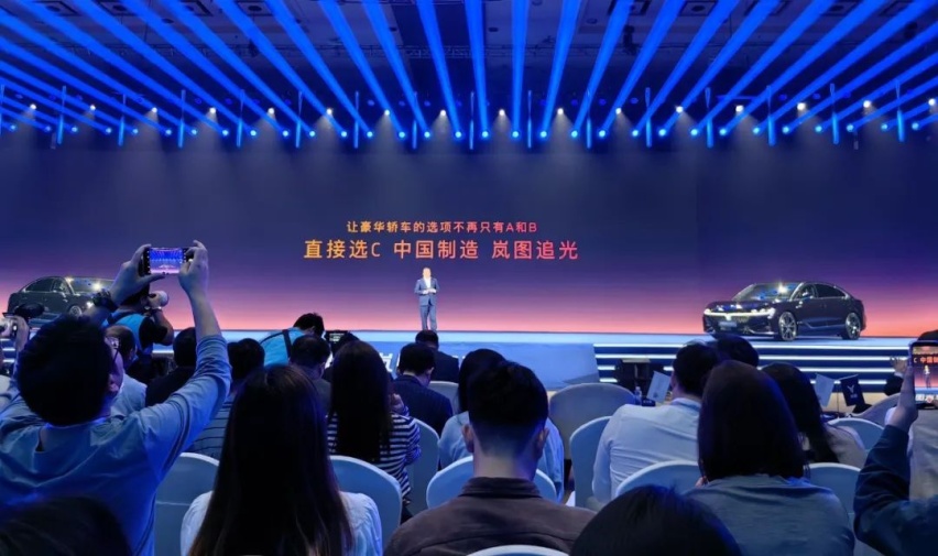 卢放带领岚图再战，追光PHEV能否打个翻身仗？