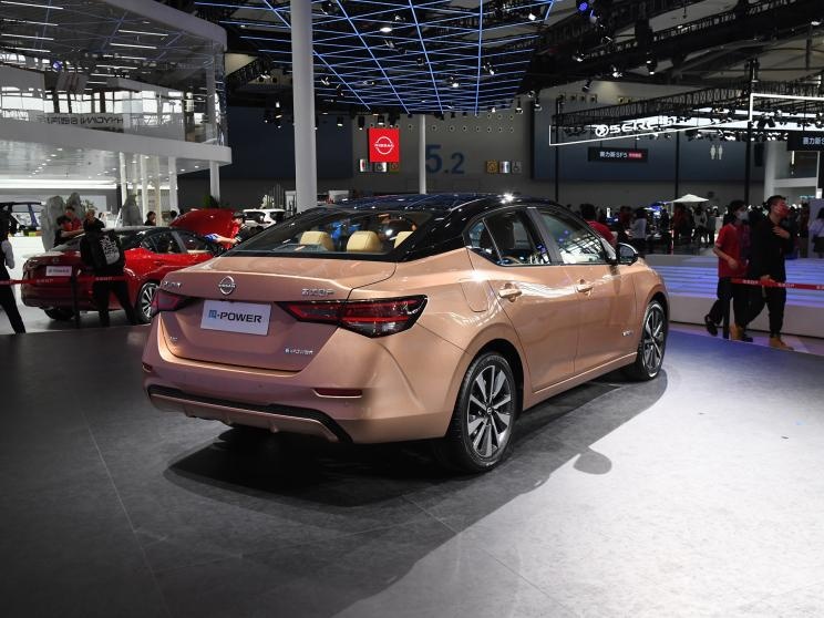 不用插电式充电的电车，百公里油耗3.9L，日产e-POWER轩逸上市