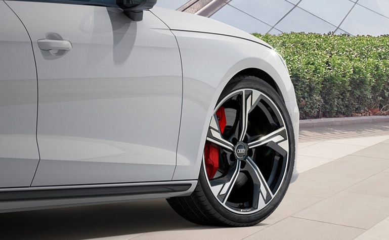 3.0T V6+8AT，还有机械quattro，零百加速4.7秒不虚超