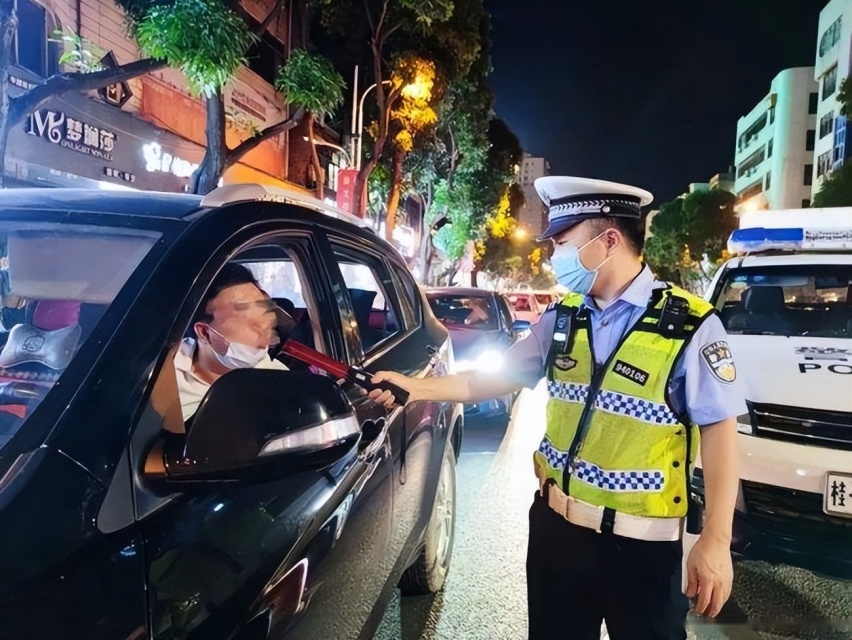 新交规实施几个月了还不清楚扣分项？看好了，要不扣12分也不冤