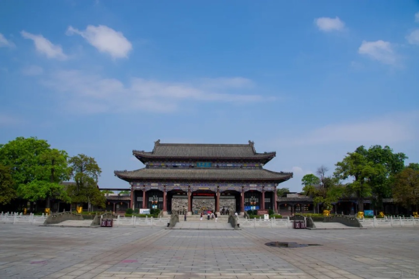 试驾：秦PLUS DM-i，一箱油游五城