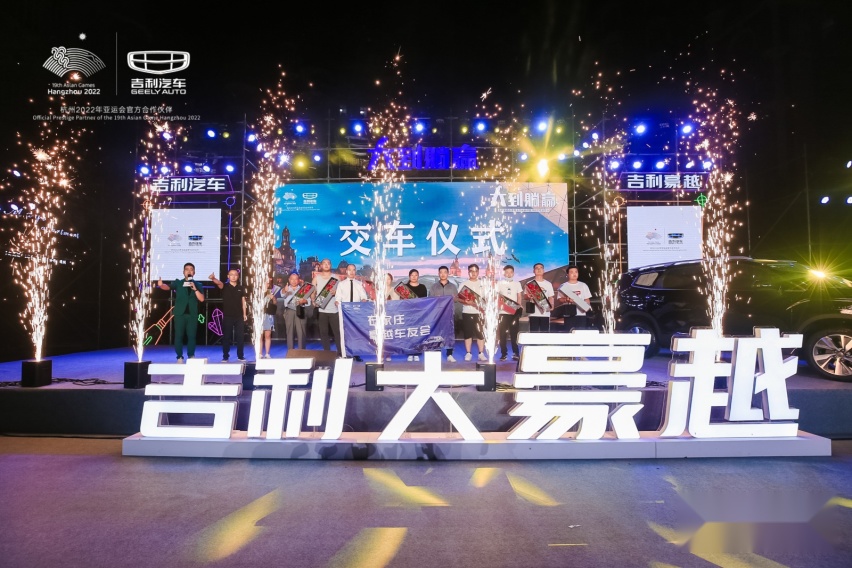 空间媲美汉兰达，价格却不到一半，吉利豪越“躺赢”靠啥魔法？