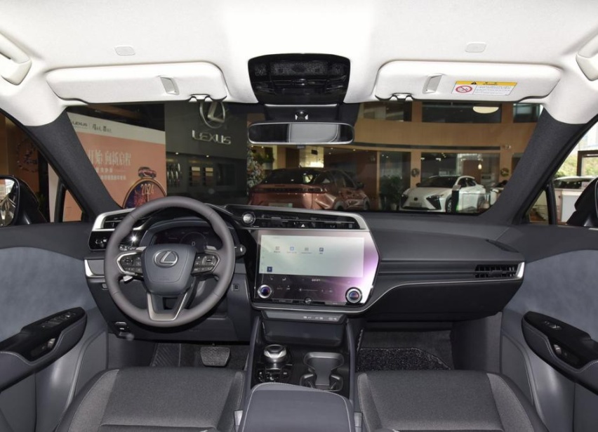 换壳的丰田SUV，雷克萨斯RZ 300e价格并不便宜