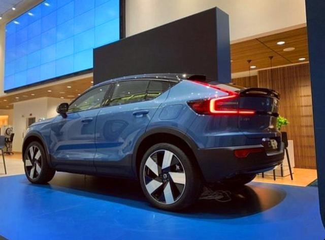 沃尔沃首款轿跑SUV，全新C40实拍，双电四驱比领克05更帅