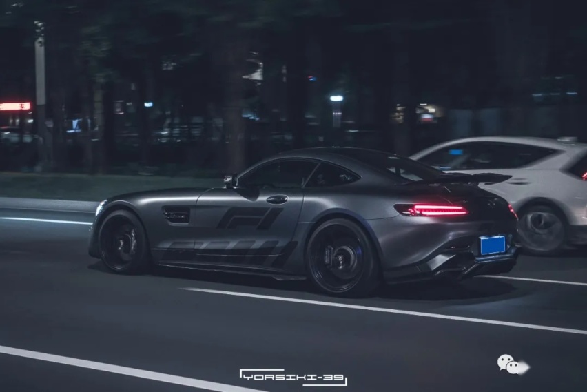 油耗堪比纳智捷的梅赛德斯-AMG GT，两天一箱98你受得了吗？