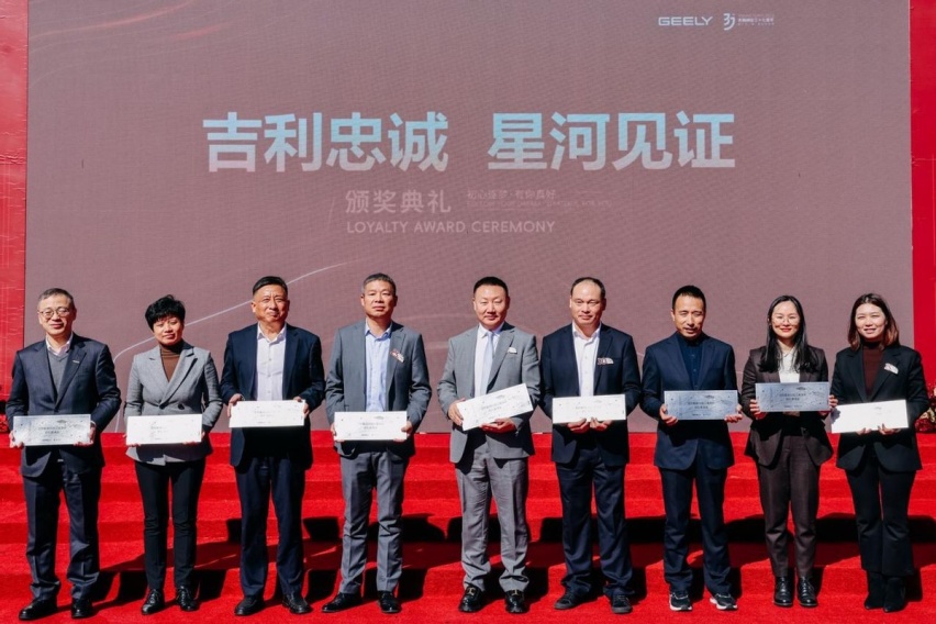 不愧是吉利！亚运排面车队炸街，极氪婚礼首秀简直泰裤辣！