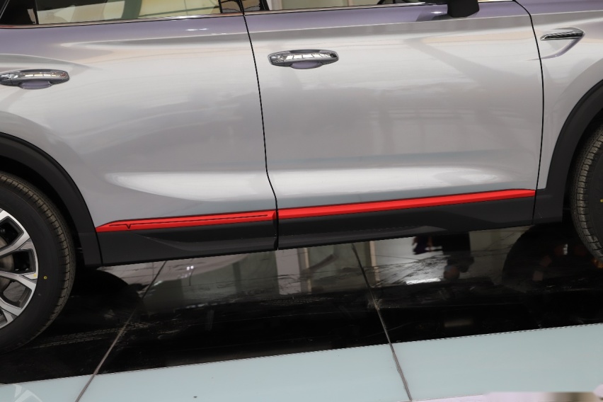 换装全新家族前脸 实拍2021款长安CS85 COUPE