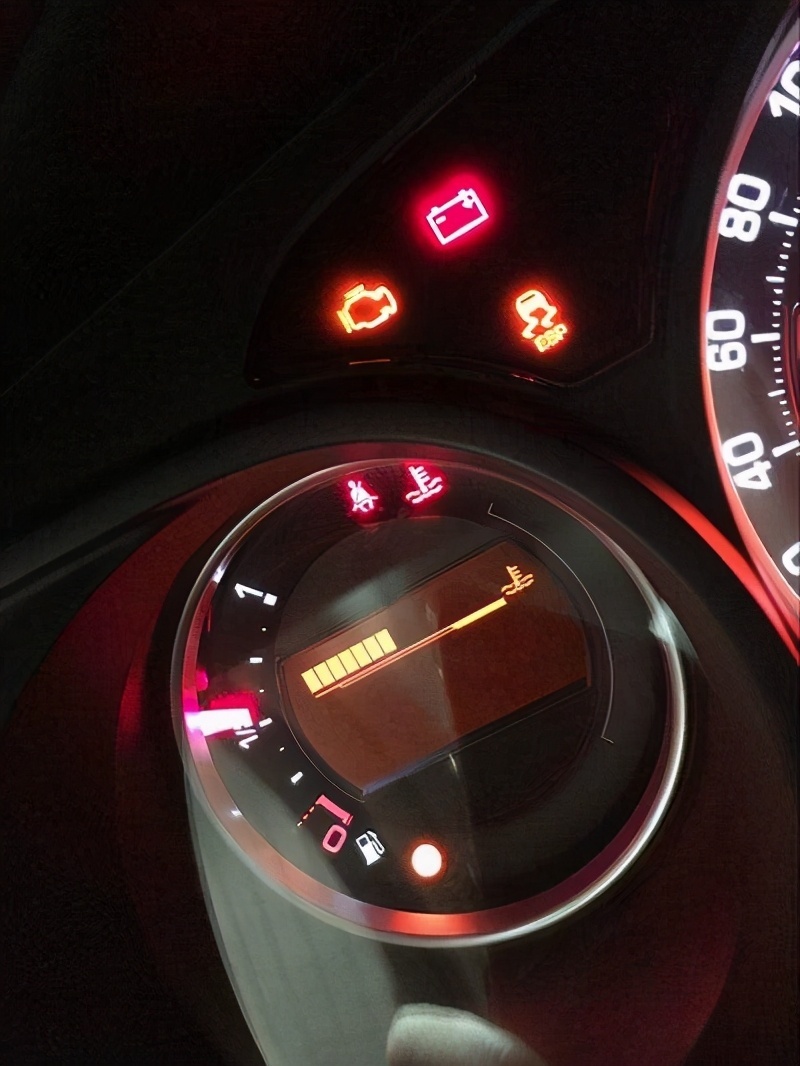又是特斯拉无减速撞车？！电动“神车”为何变得“不安全”
