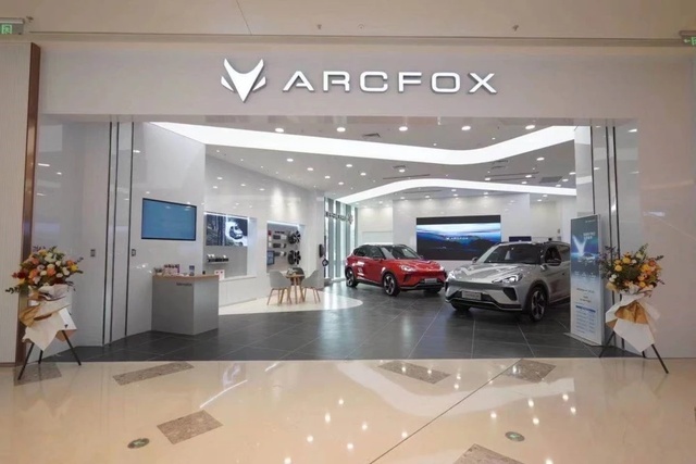 王秋凤代康伟一台戏，于立国从此被北汽极狐雪藏？