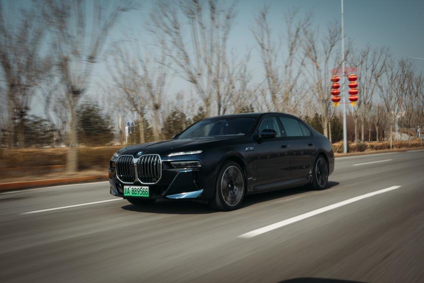 BMW i7：电动之美