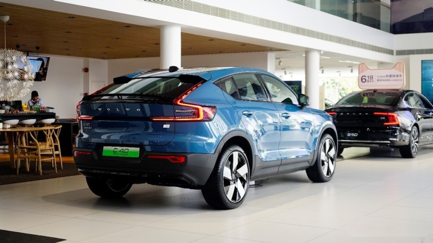 实拍4.7秒破百豪华品牌SUV，预售价仅26.7万起？