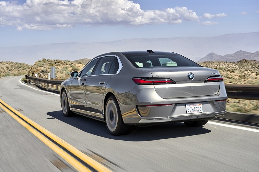 第七代：BMW i7 x Drive60