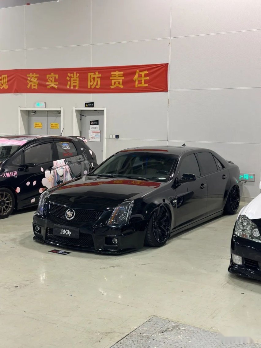 父亲给我凯迪拉克SLS练手，我将它打造成了姿态与性能并存的状态