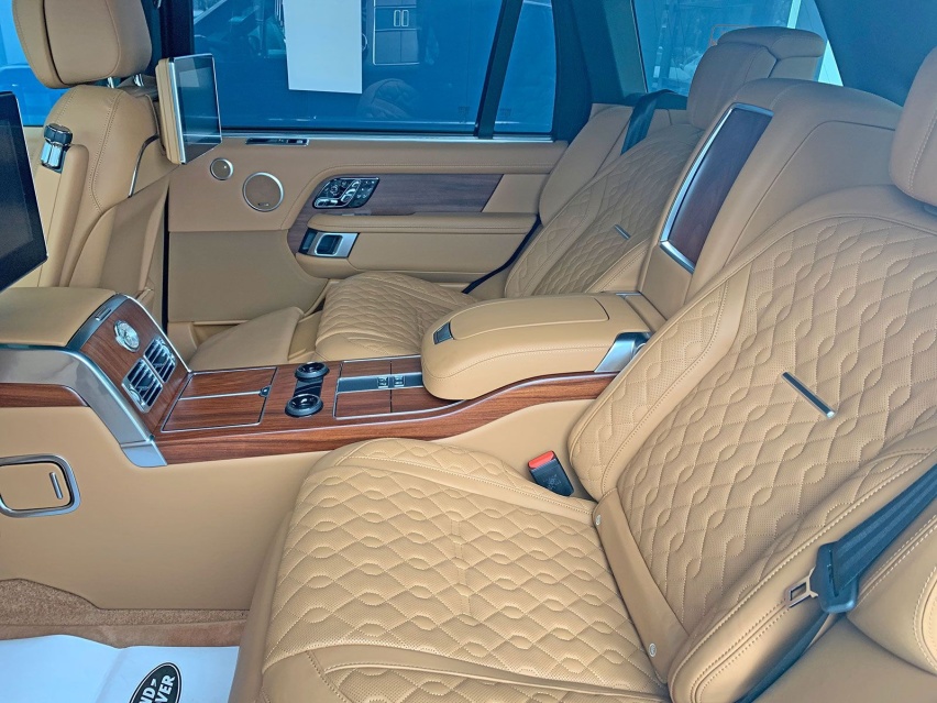 富豪座驾 700Nm V8增压动力 路虎揽胜SVA巅峰创世加长版