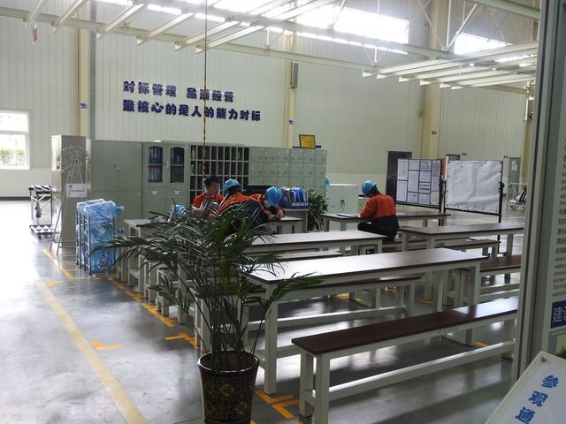 在吉利的贵阳基地，不但有秀丽的风景，我还把这些车里外看了个光