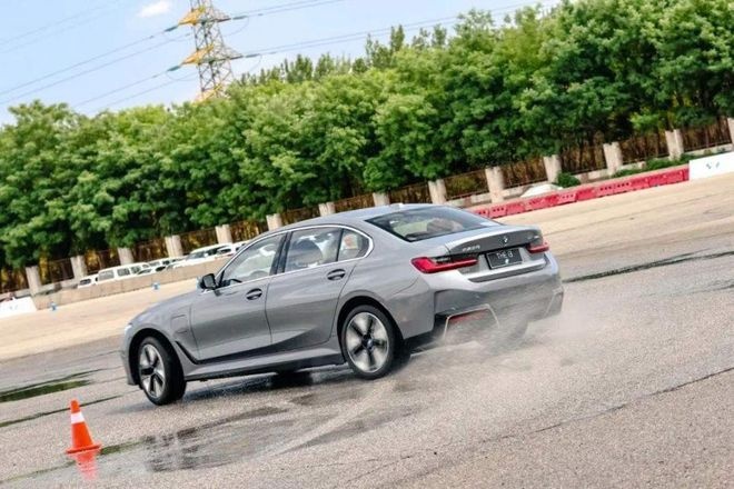 电动化越往前走，全新BMW i3的乐趣就显得越稀有