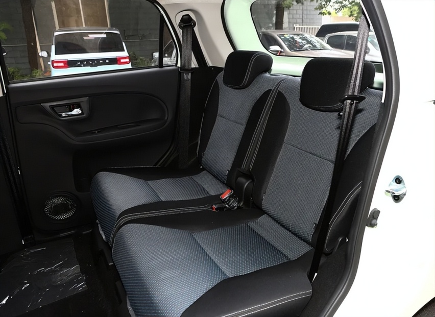 微电市场的新宠凌宝BOX售价3.98万起，空间比宏光MINI EV大