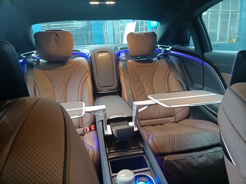 迈巴赫S450升级头等舱行政独立四座享受迈巴赫S680豪华配置