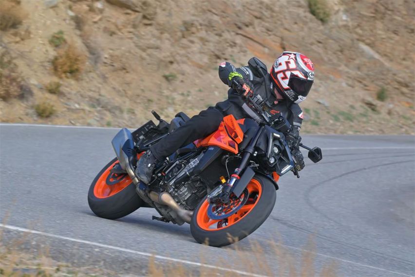 2024款KTM 990 Duke亮相，全新设计性能更强