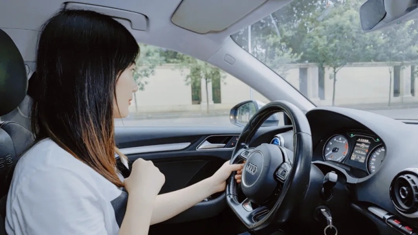 女生体验二阶400马力奥迪S3！绷直线又害怕但真的停不下来