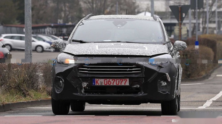 ford-fiesta-facelift-first-spy-photo-front.jpg